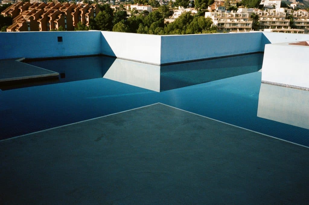 piscina en forma de cruz 2026 03 15 23 23 24 utc