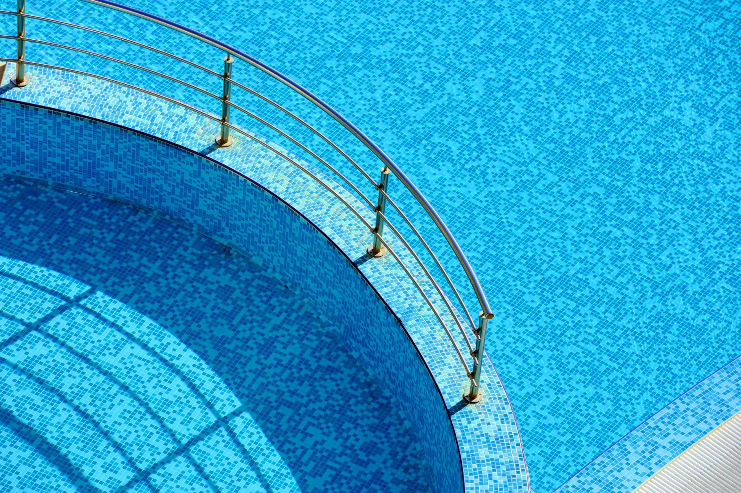 hermosa vista de una piscina