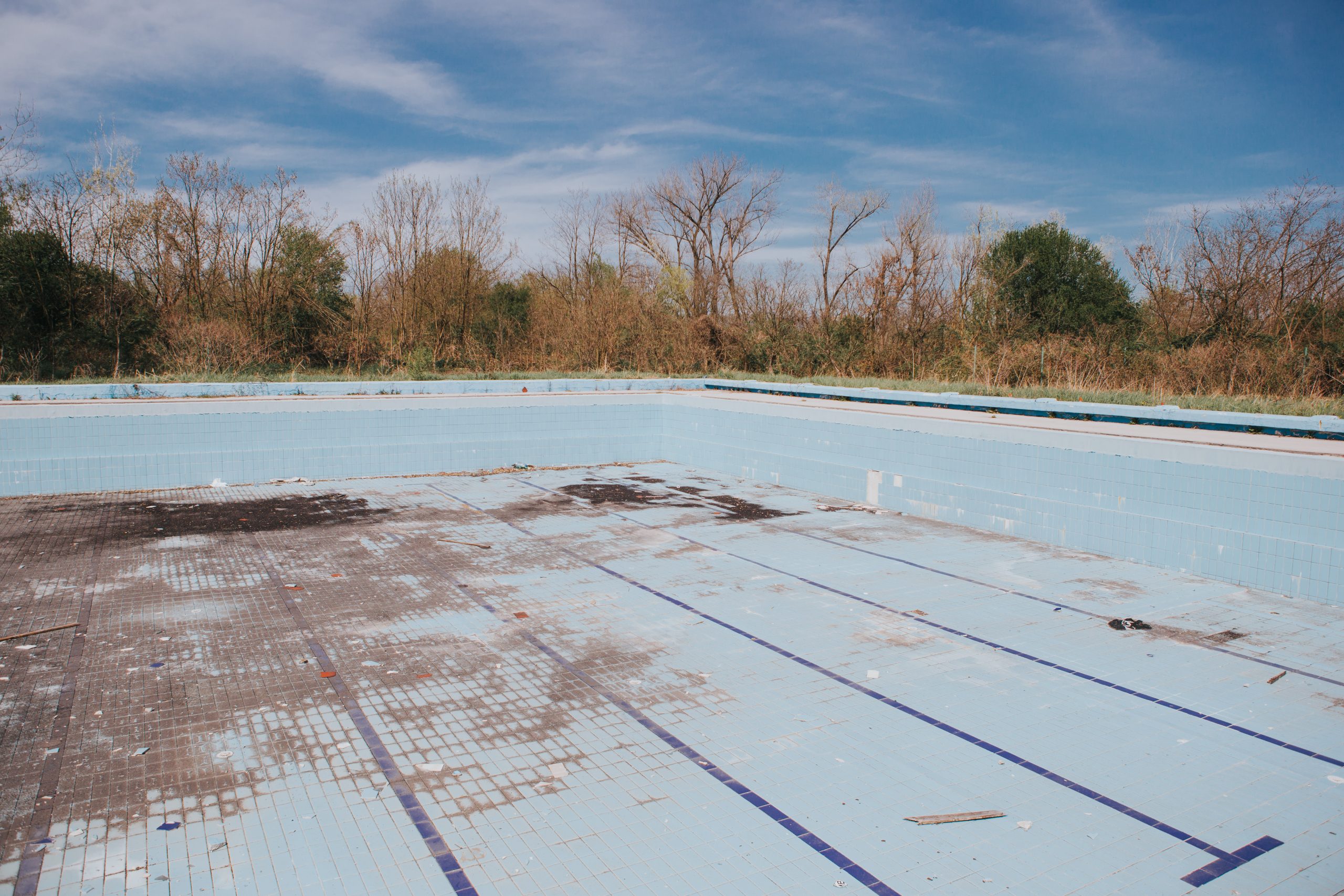 old empty dry outdoor swimming pool in a dry park 2026 01 07 23 18 16 utc old empty dry outdoor swimming pool in a dry park 2026 01 07 23 18 16 utc